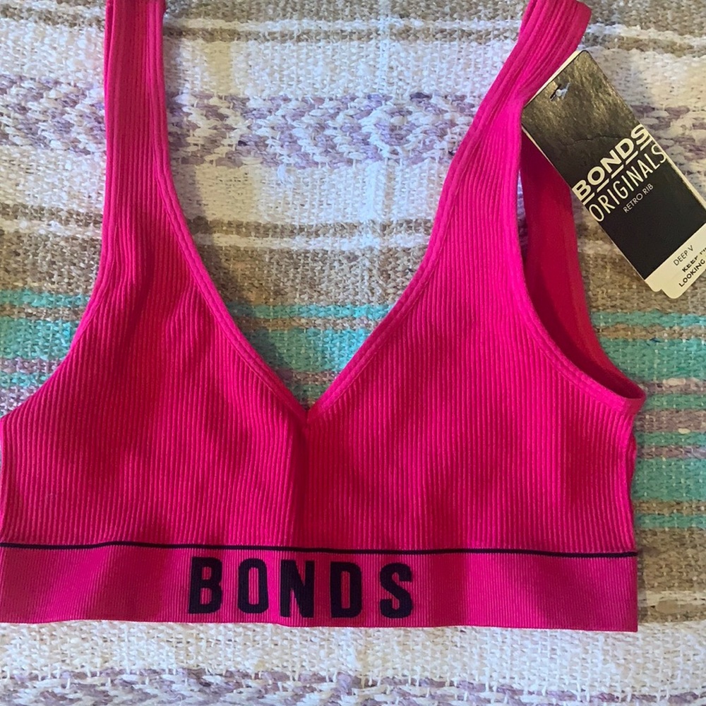 Ribbed v neck bra